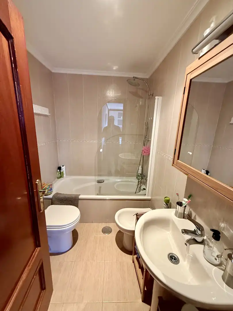 Piso en venta en Corvera de Asturias Baño de Piso en venta en Corvera de Asturias con Calefacción, Parquet y Amueblado