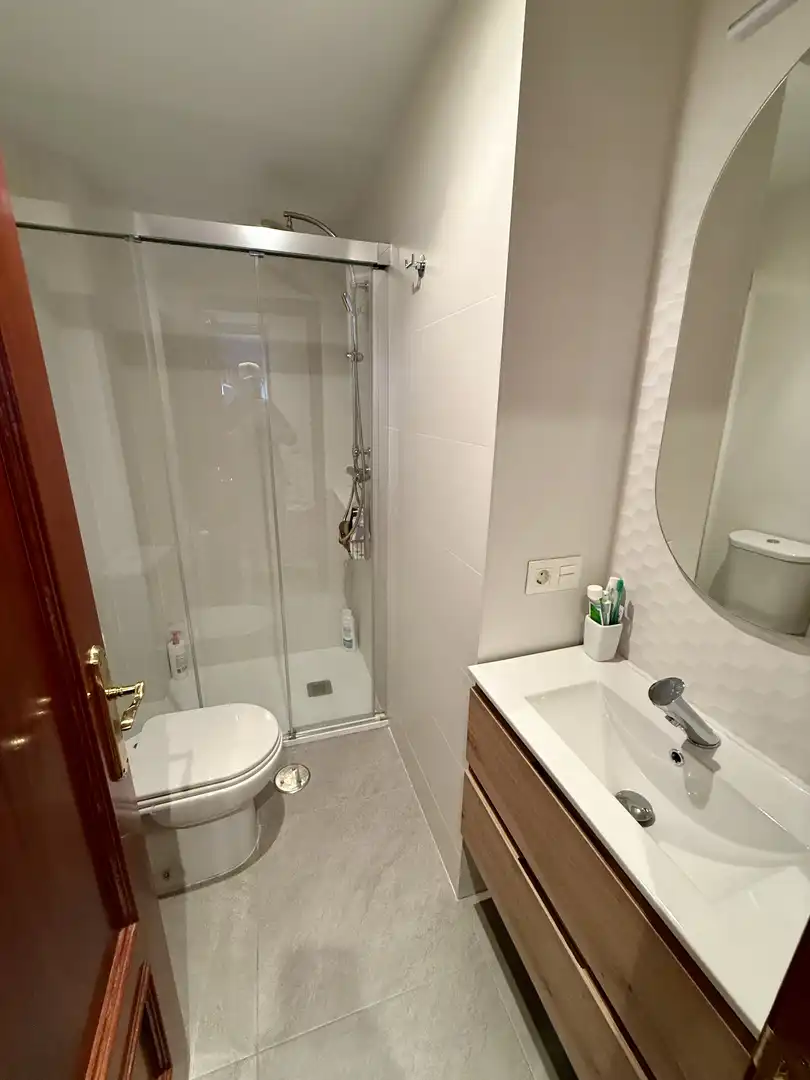 Piso en venta en Corvera de Asturias Baño de Piso en venta en Corvera de Asturias con Calefacción, Parquet y Amueblado