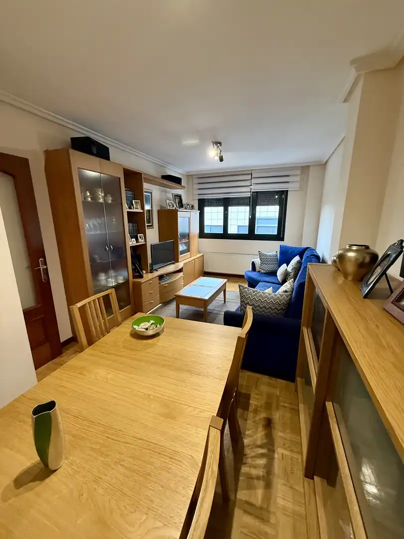 Piso en venta en Corvera de Asturias Sala de estar de Piso en venta en Corvera de Asturias con Calefacción, Parquet y Amueblado