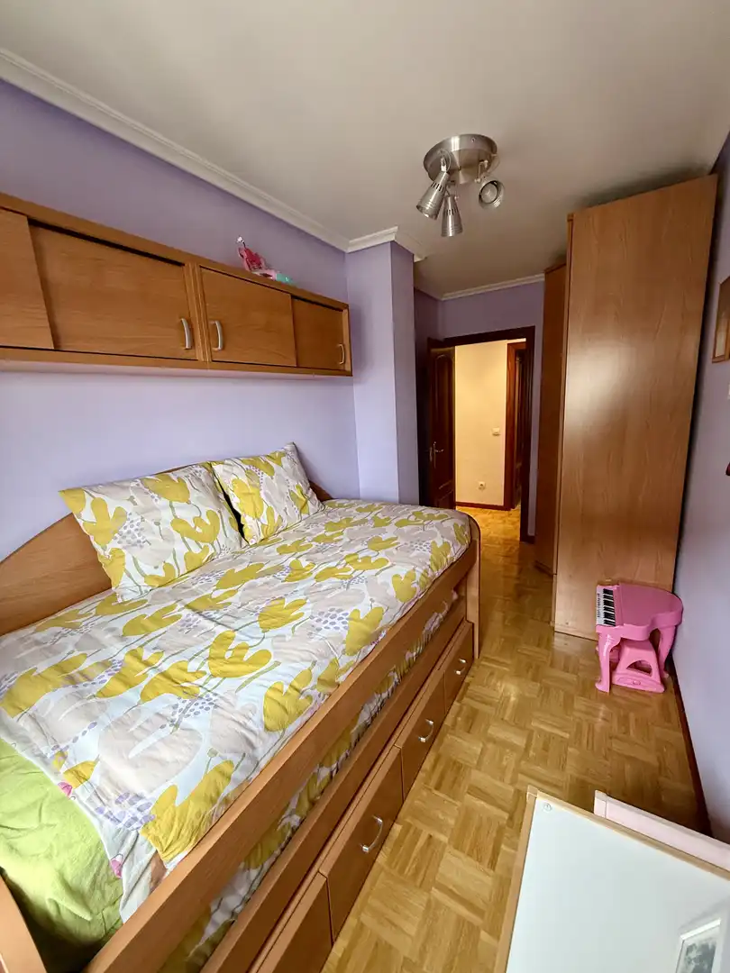 Piso en venta en Corvera de Asturias Habitación de Piso en venta en Corvera de Asturias con Calefacción, Parquet y Amueblado