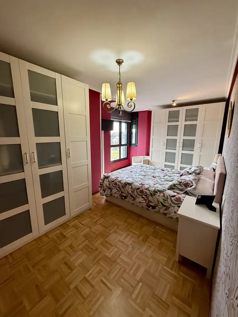 Piso en venta en Corvera de Asturias Habitación de Piso en venta en Corvera de Asturias con Calefacción, Parquet y Amueblado