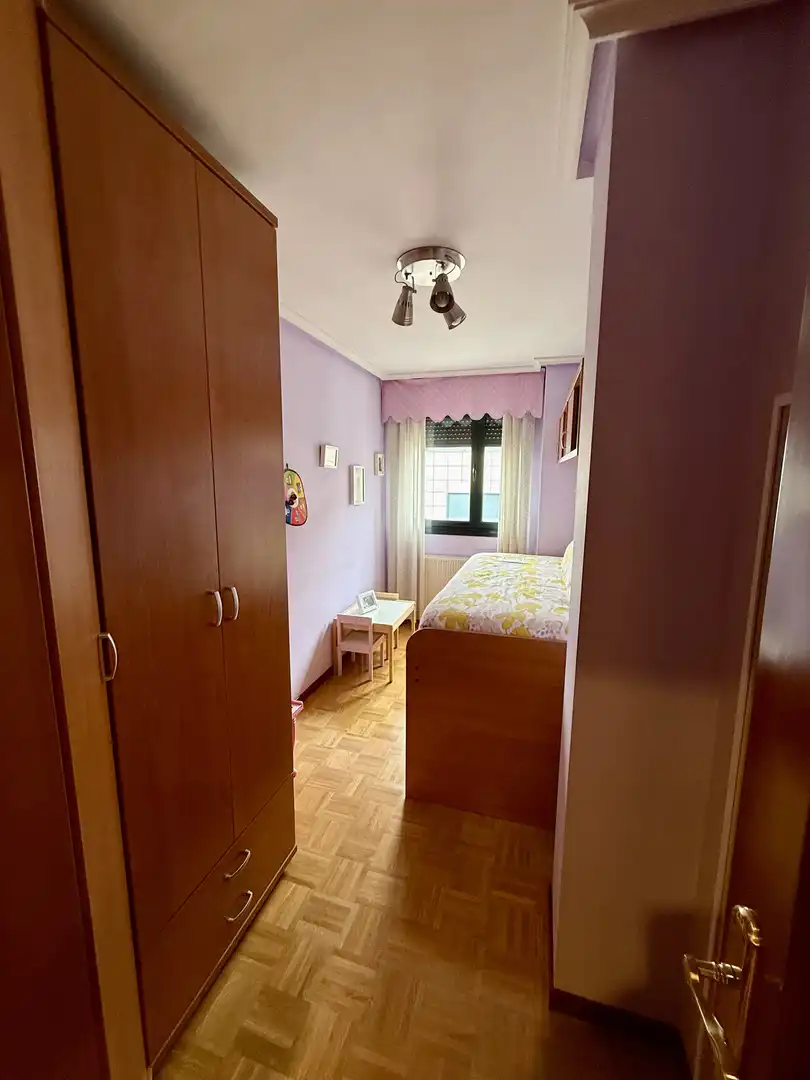 Piso en venta en Corvera de Asturias Habitación de Piso en venta en Corvera de Asturias con Calefacción, Parquet y Amueblado