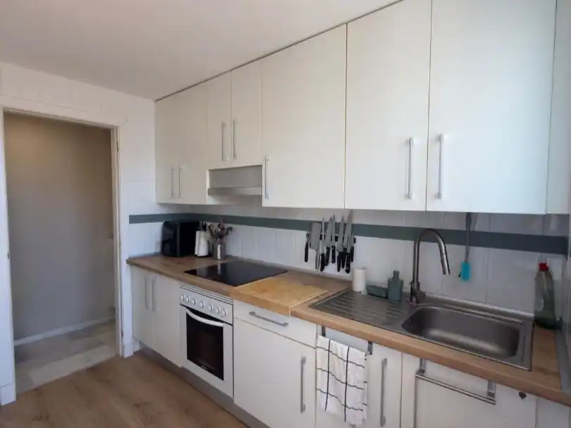 Piso en venta en Calle Doña Julia, 1, Doña Julia Golf Cocina de Piso en venta en Casares con Aire acondicionado, Terraza y Piscina