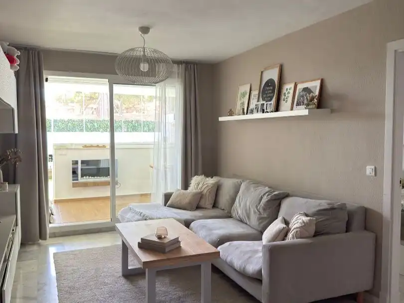 Piso en venta en Calle Doña Julia, 1, Doña Julia Golf Sala de estar de Piso en venta en Casares con Aire acondicionado, Terraza y Piscina