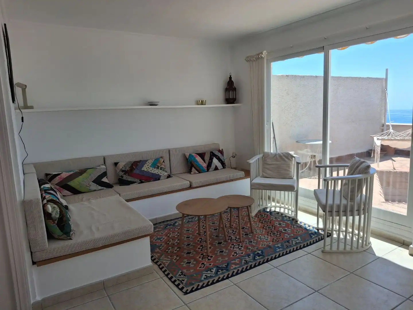 Sala de estar de Piso de alquiler en Benalmádena con Aire acondicionado, Terraza y Piscina