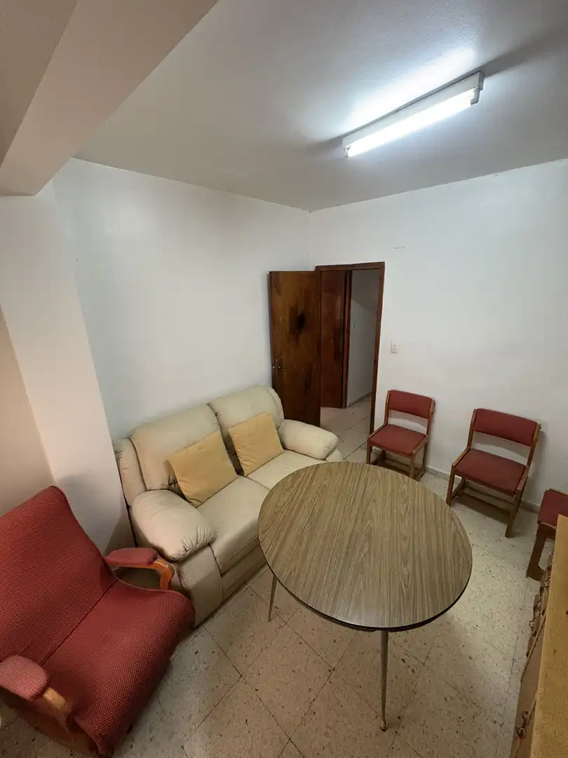 Sala d'estar de Pis en venda en Montealegre del Castillo amb Moblat i Balcó