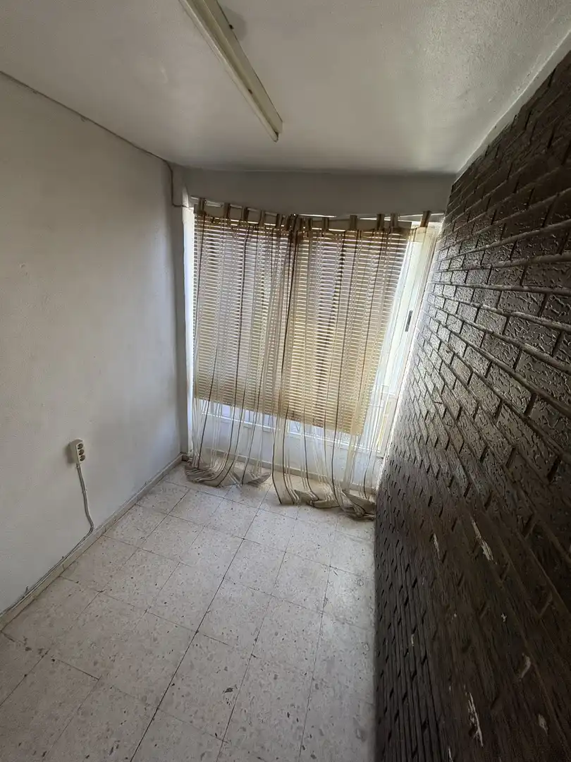 Dormitori de Pis en venda en Montealegre del Castillo amb Moblat i Balcó