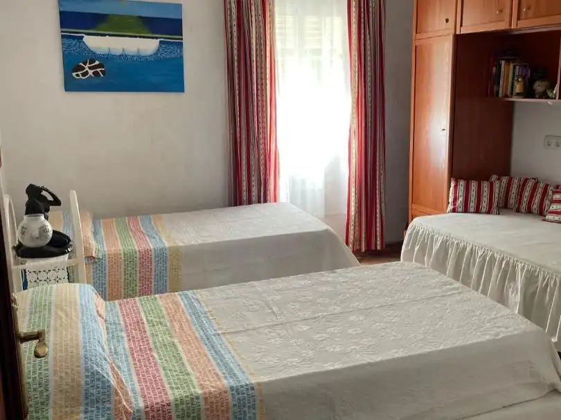 Pis en venda a Calle Antonio Machado, 9, Asdrúbal - Bahía Blanca Dormitori de Pis en venda en Cádiz Capital amb Aire condicionat i Balcó