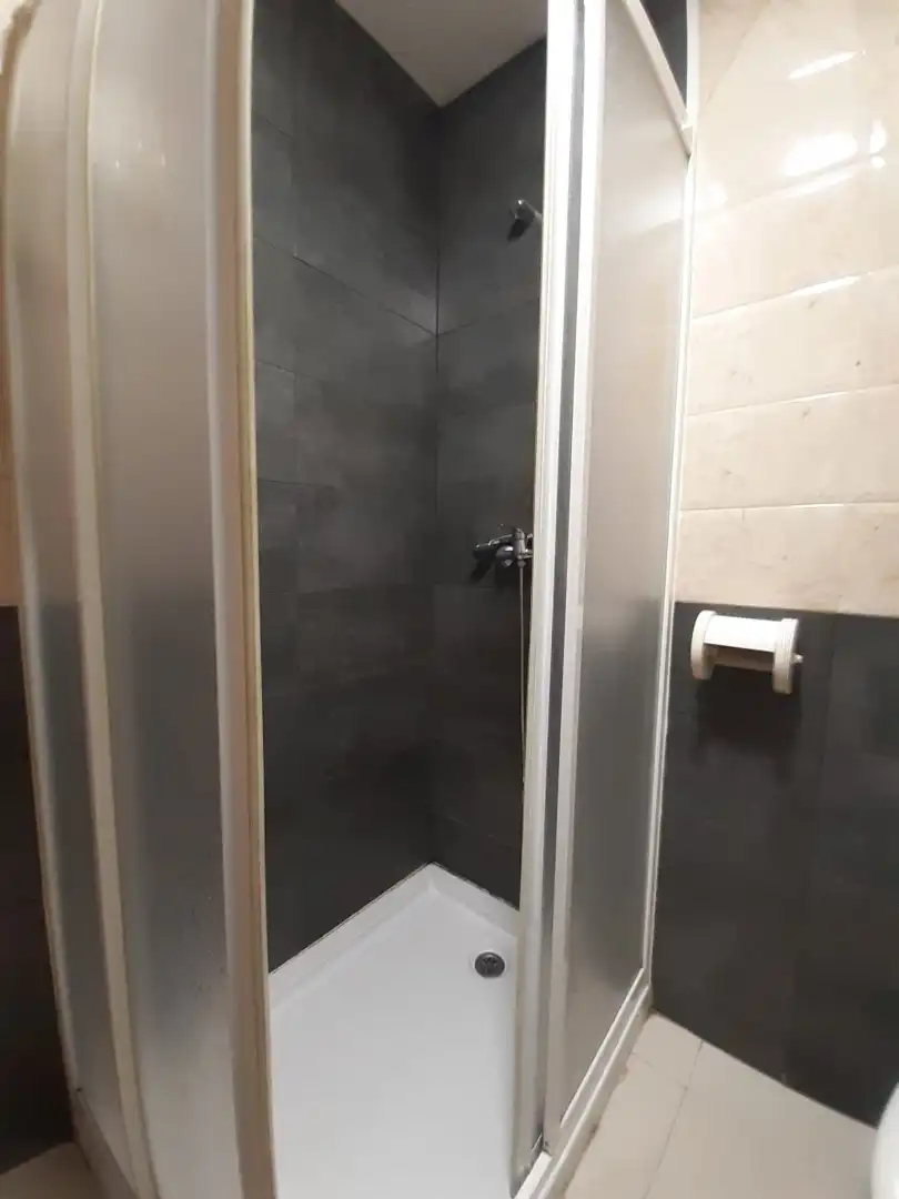 Flat for rent in Calle de José Macón, 88, San Roque - Ronda Norte Bathroom of Flat for rent in Badajoz Capital with Air Conditioner and Terrace