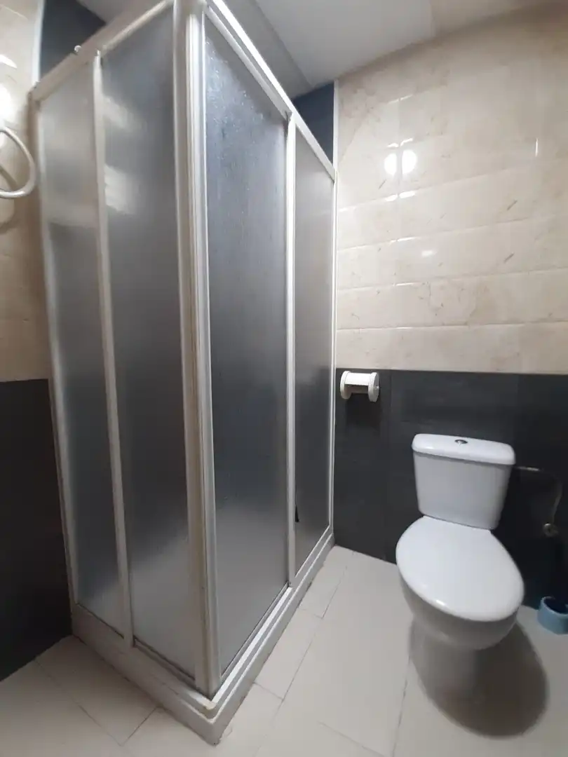 Flat for rent in Calle de José Macón, 88, San Roque - Ronda Norte Bathroom of Flat for rent in Badajoz Capital with Air Conditioner and Terrace
