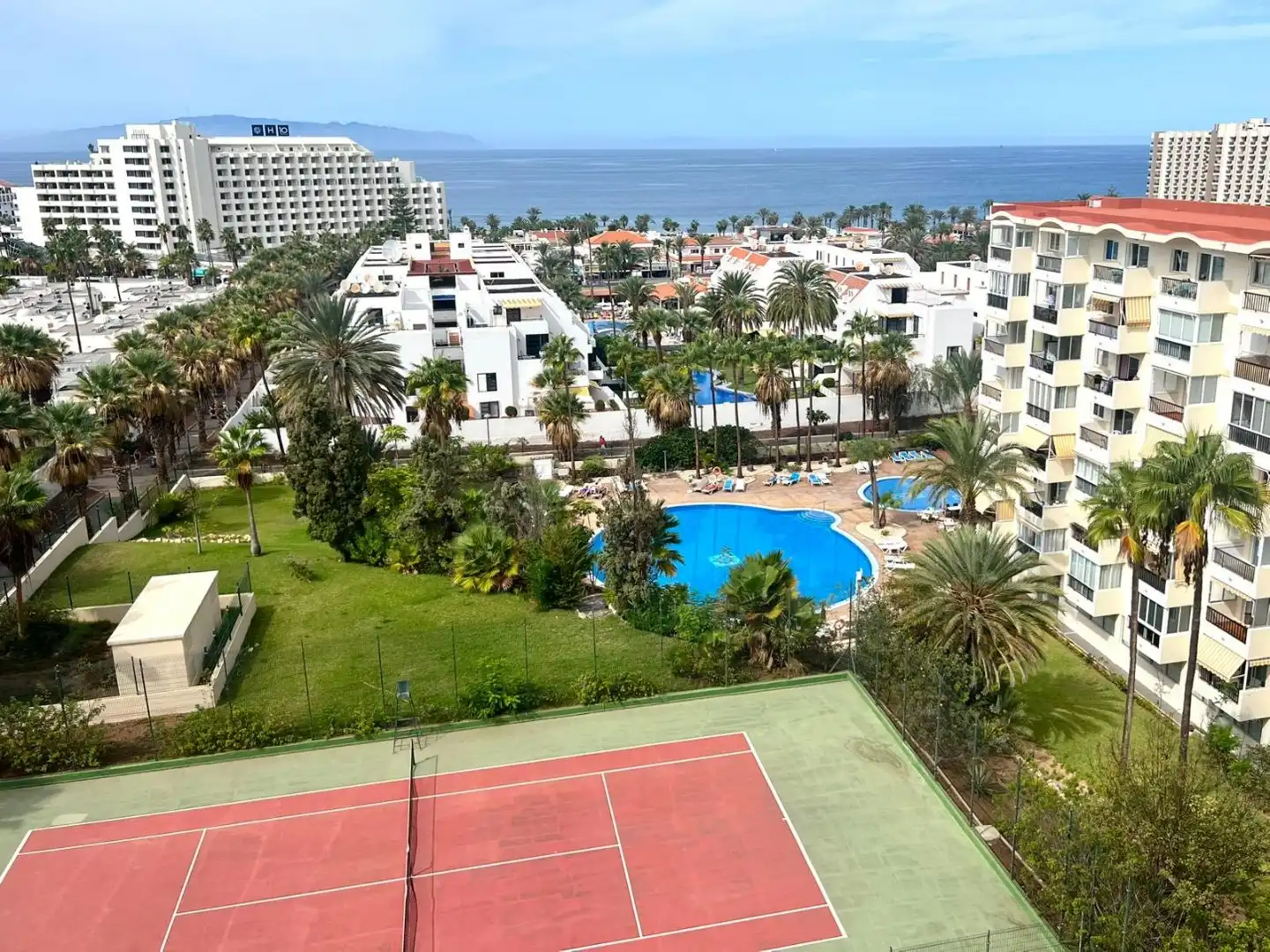 Piso en venta en Avenida Santiago Puig, 2, Playa de las Américas Vista exterior de Piso en venta en Arona con Terraza, Piscina y Balcón