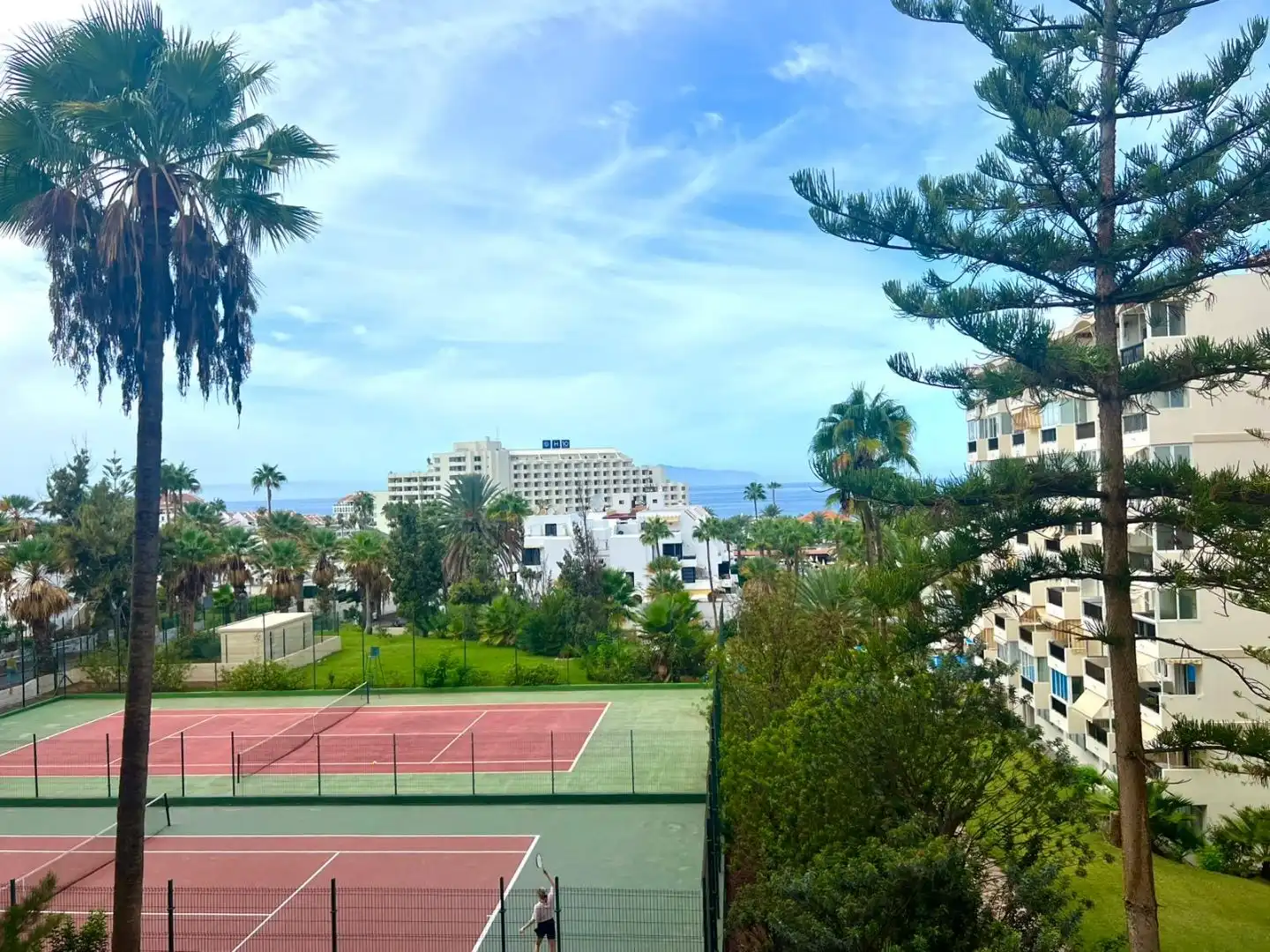 Piso en venta en Avenida Santiago Puig, 2, Playa de las Américas Vista exterior de Piso en venta en Arona con Terraza, Piscina y Balcón