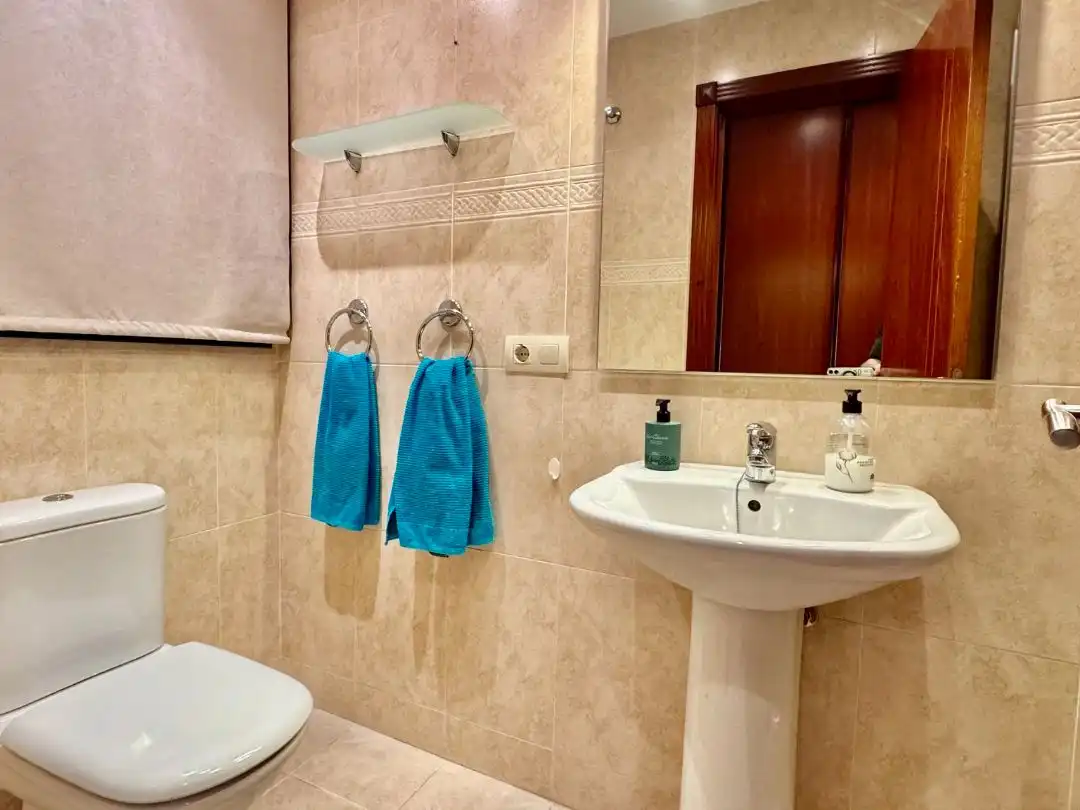 Piso en venta en Calle Calerita, 1, Centro ciudad Baño de Piso en venta en Fuengirola con Aire acondicionado, Terraza y Piscina