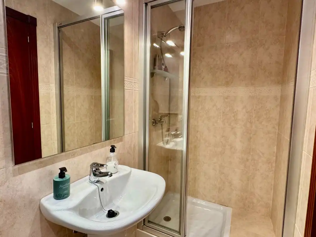 Piso en venta en Calle Calerita, 1, Centro ciudad Baño de Piso en venta en Fuengirola con Aire acondicionado, Terraza y Piscina