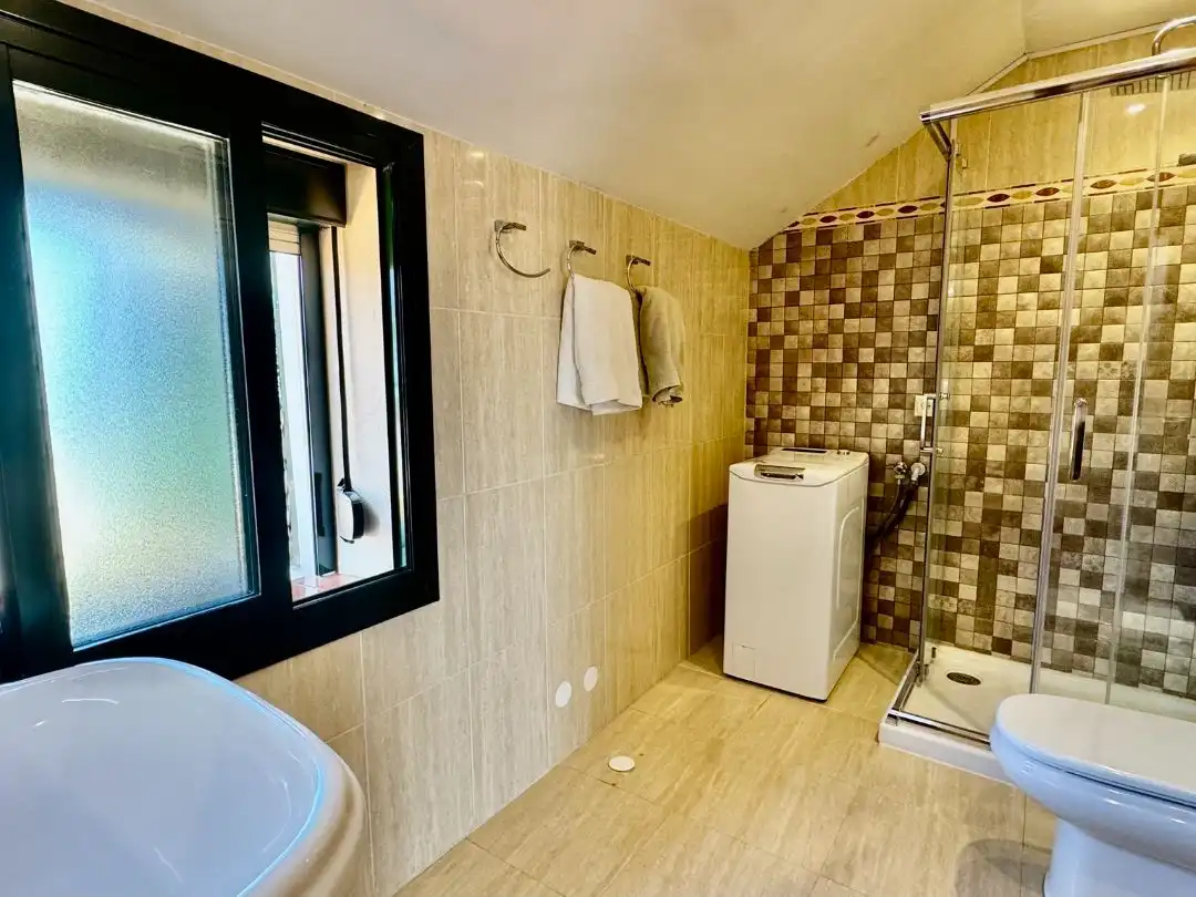 Piso en venta en Calle Calerita, 1, Centro ciudad Baño de Piso en venta en Fuengirola con Aire acondicionado, Terraza y Piscina