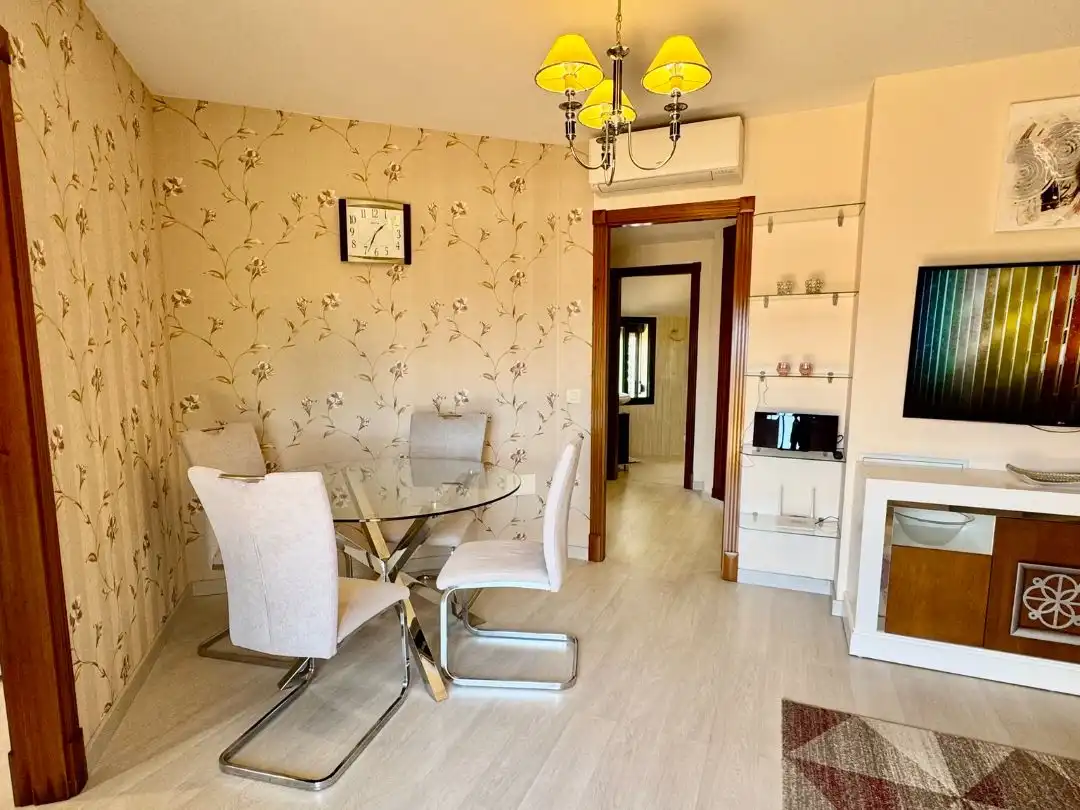 Piso en venta en Calle Calerita, 1, Centro ciudad Comedor de Piso en venta en Fuengirola con Aire acondicionado, Terraza y Piscina