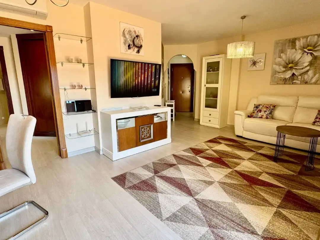Piso en venta en Calle Calerita, 1, Centro ciudad Sala de estar de Piso en venta en Fuengirola con Aire acondicionado, Terraza y Piscina
