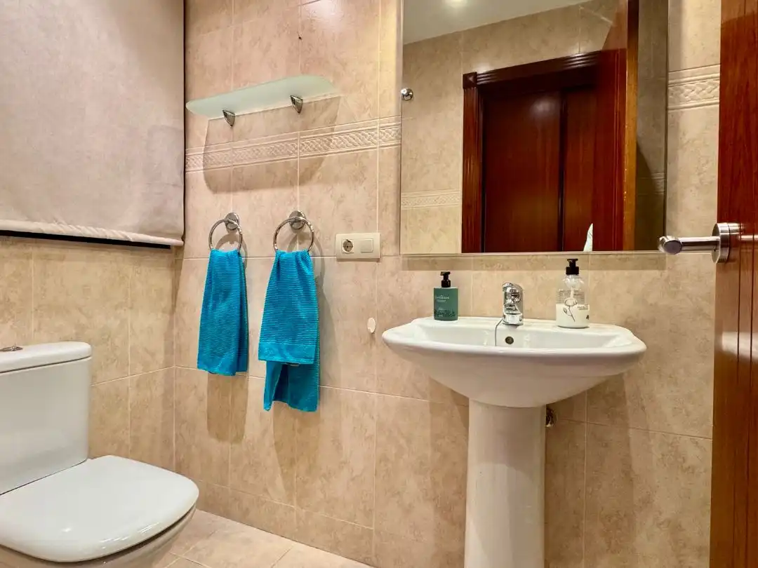 Piso en venta en Calle Calerita, 1, Centro ciudad Baño de Piso en venta en Fuengirola con Aire acondicionado, Terraza y Piscina