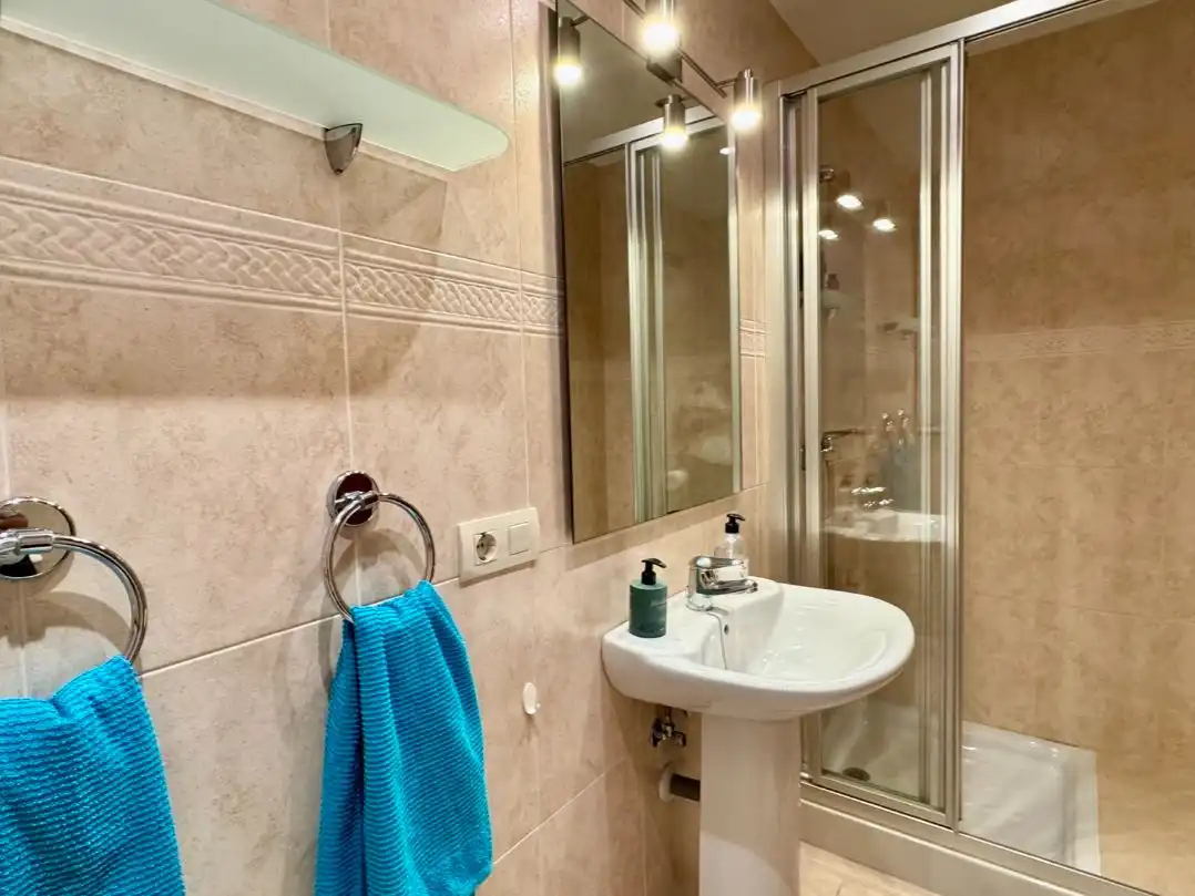 Piso en venta en Calle Calerita, 1, Centro ciudad Baño de Piso en venta en Fuengirola con Aire acondicionado, Terraza y Piscina