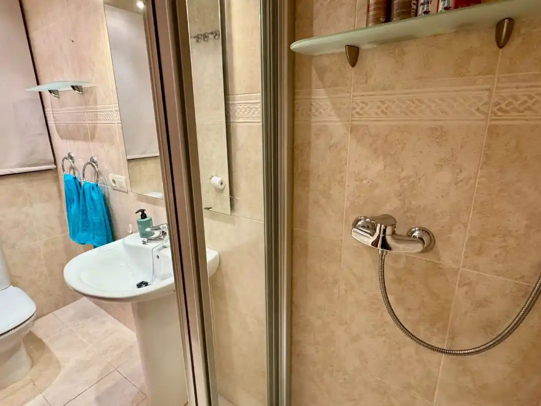 Piso en venta en Calle Calerita, 1, Centro ciudad Baño de Piso en venta en Fuengirola con Aire acondicionado, Terraza y Piscina