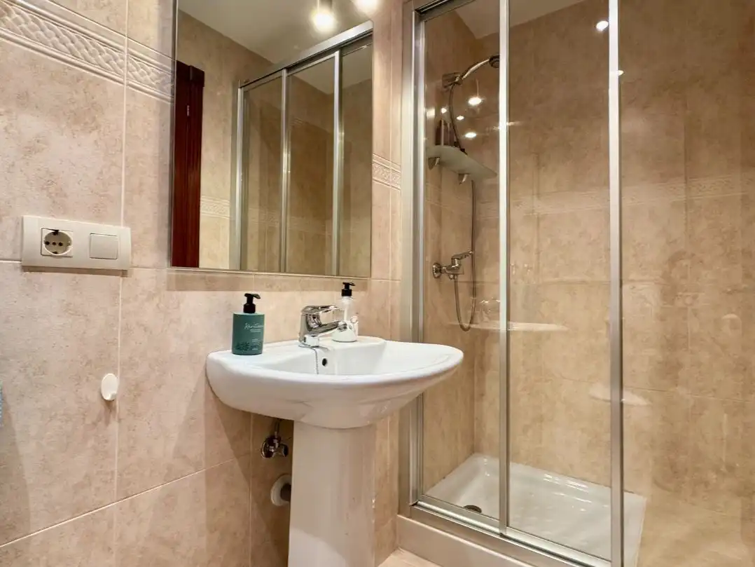 Piso en venta en Calle Calerita, 1, Centro ciudad Baño de Piso en venta en Fuengirola con Aire acondicionado, Terraza y Piscina