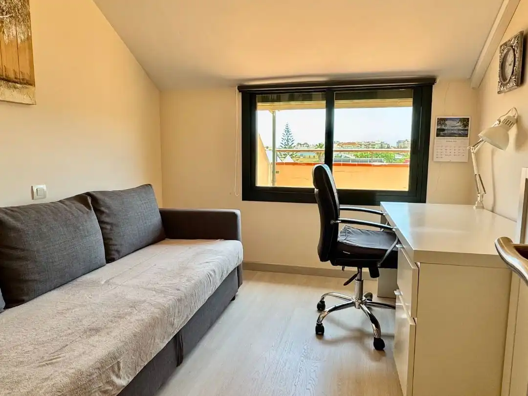 Piso en venta en Calle Calerita, 1, Centro ciudad Habitación de Piso en venta en Fuengirola con Aire acondicionado, Terraza y Piscina