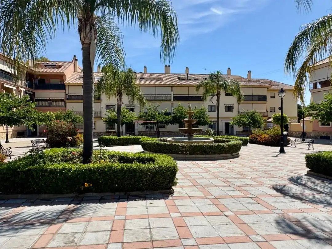 Piso en venta en Calle Calerita, 1, Centro ciudad Vista exterior de Piso en venta en Fuengirola con Aire acondicionado, Terraza y Piscina