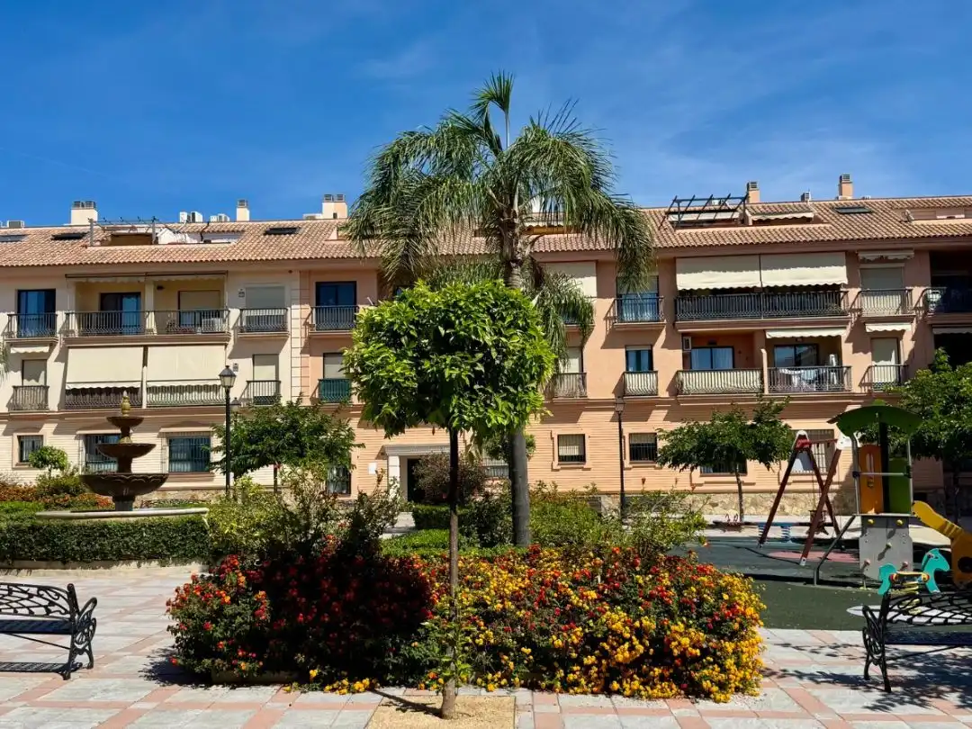 Piso en venta en Calle Calerita, 1, Centro ciudad Vista exterior de Piso en venta en Fuengirola con Aire acondicionado, Terraza y Piscina