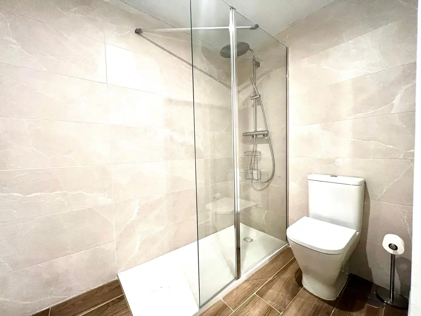 Flat for rent in Desconocido, Guadalupe Bathroom of Flat for rent in Murcia with Air Conditioner, Heating and Parquet flooring