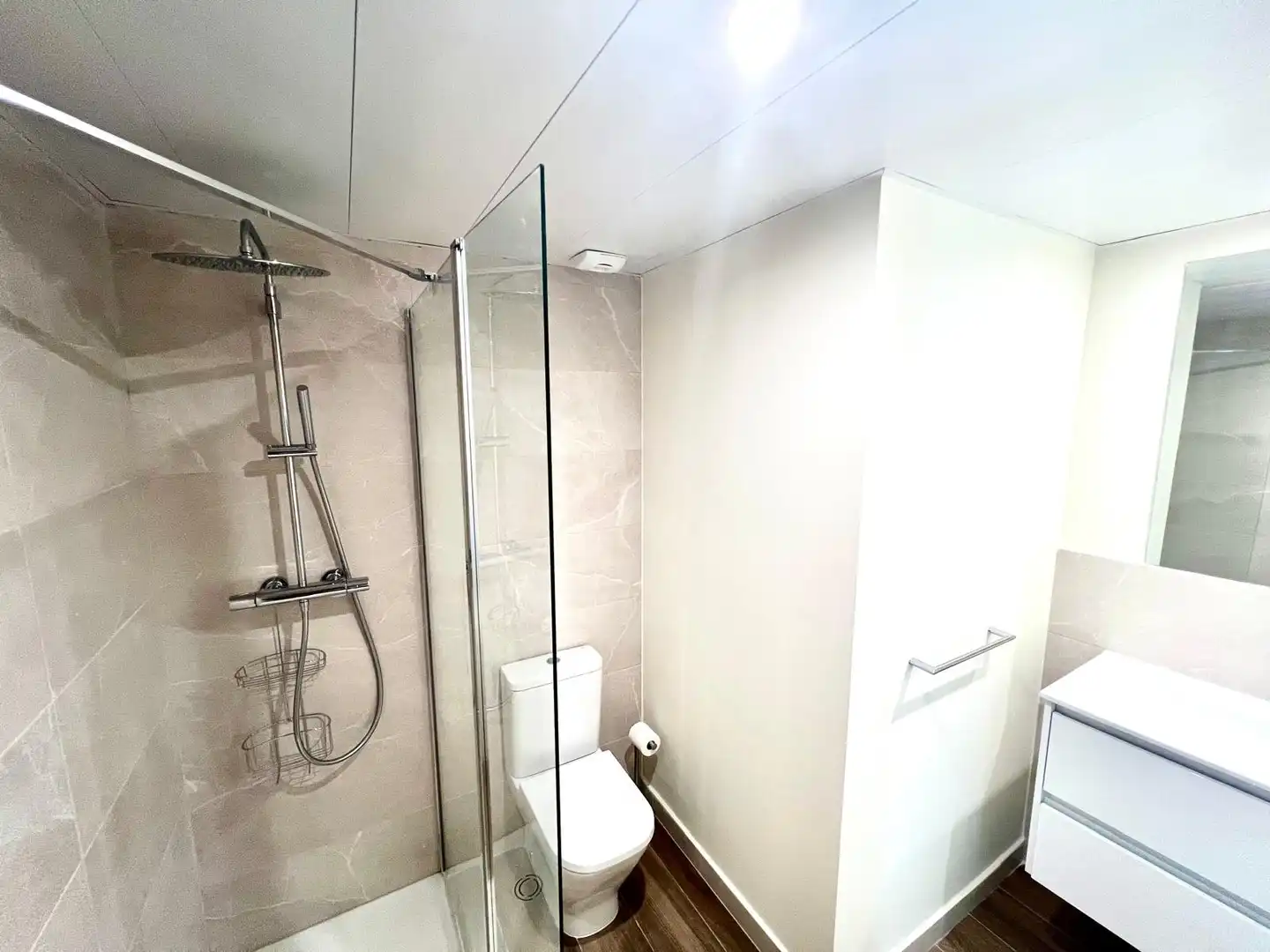 Flat for rent in Desconocido, Guadalupe Bathroom of Flat for rent in Murcia with Air Conditioner, Heating and Parquet flooring