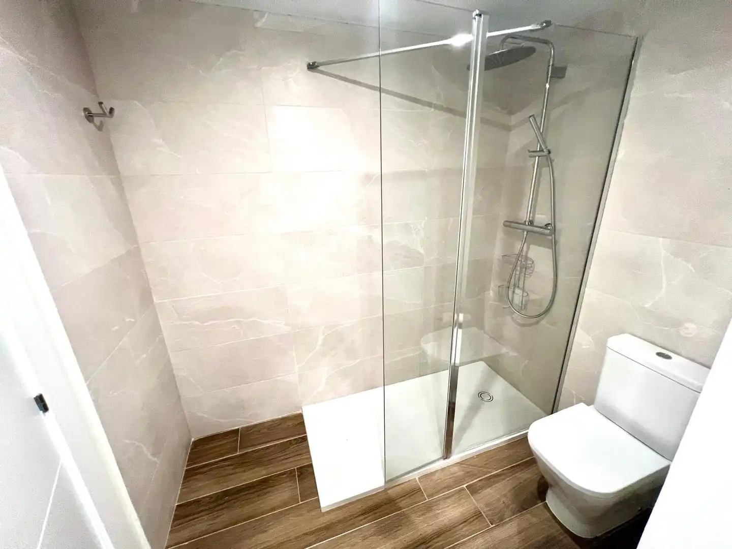 Flat for rent in Desconocido, Guadalupe Bathroom of Flat for rent in Murcia with Air Conditioner, Heating and Parquet flooring