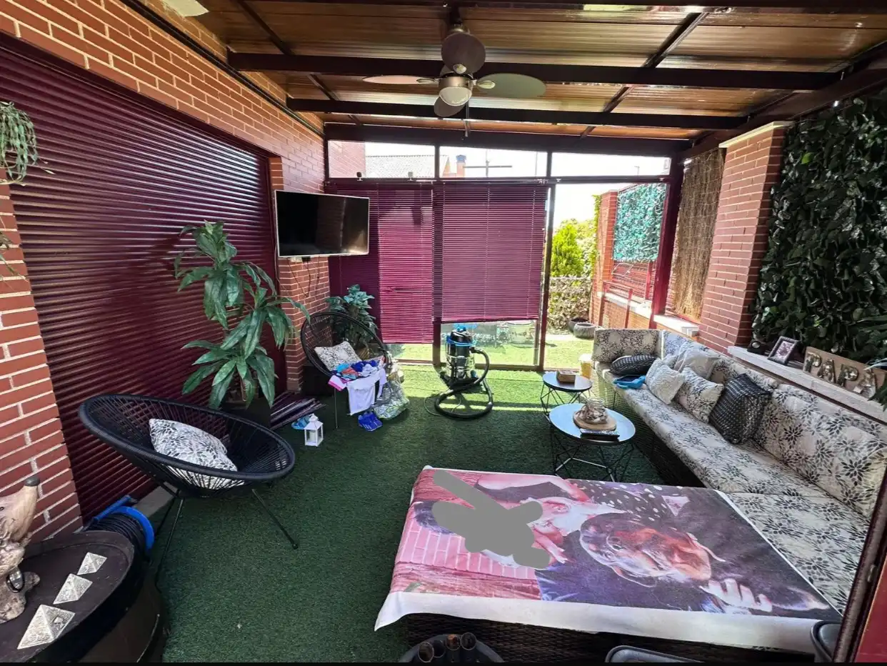 Pis en venda a Calle Viña Lola, 27, Valdepeñas Terrassa de Pis en venda en Valdepeñas amb Aire condicionat, Calefacció i Jardí privat