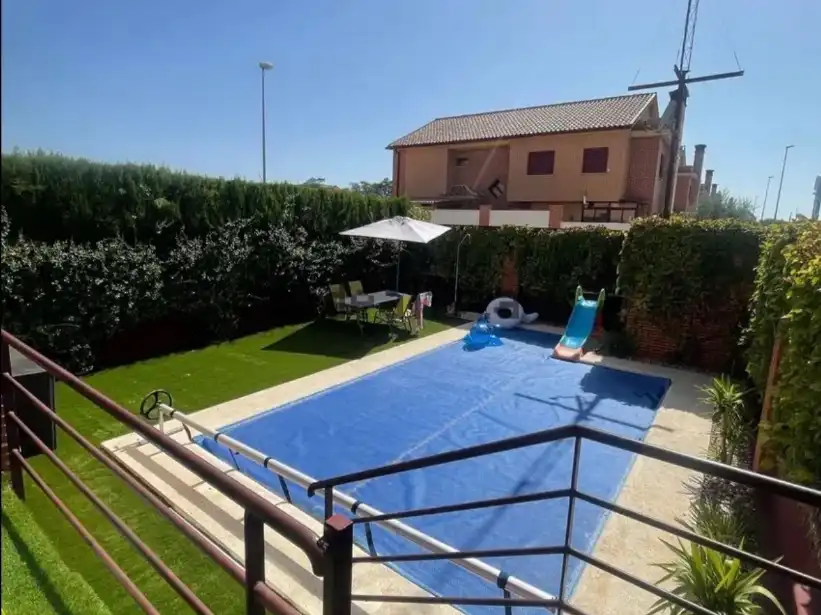 Pis en venda a Calle Viña Lola, 27, Valdepeñas Piscina de Pis en venda en Valdepeñas amb Aire condicionat, Calefacció i Jardí privat