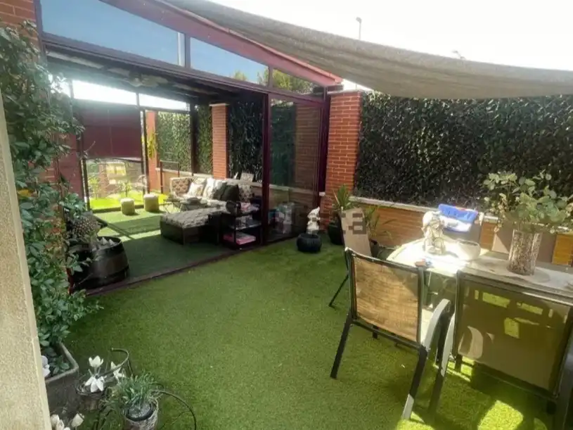 Pis en venda a Calle Viña Lola, 27, Valdepeñas Terrassa de Pis en venda en Valdepeñas amb Aire condicionat, Calefacció i Jardí privat