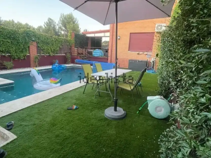 Pis en venda a Calle Viña Lola, 27, Valdepeñas Piscina de Pis en venda en Valdepeñas amb Aire condicionat, Calefacció i Jardí privat