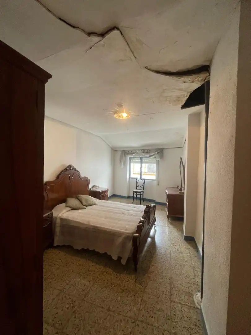 Habitación de Casa adosada en venta en Chiva con Terraza, Trastero y Balcón