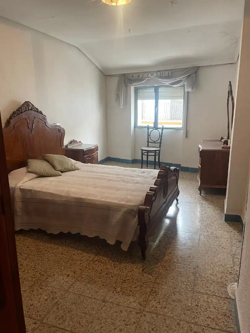 Habitación de Casa adosada en venta en Chiva con Terraza, Trastero y Balcón