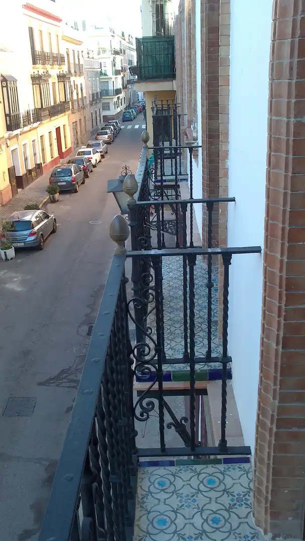 Habitació a Calle de Santa Clara, 2, San Lorenzo Terrassa de Dúplex per a compartir en Sevilla amb Aire condicionat, Calefacció i Jardí privat