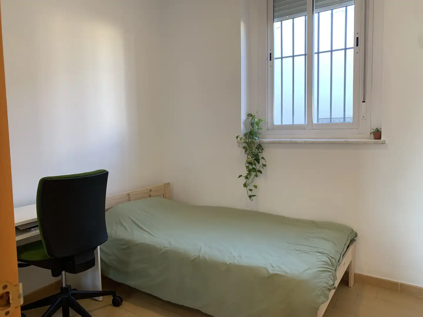 Habitació a Calle de Santa Clara, 2, San Lorenzo Dormitori de Dúplex per a compartir en Sevilla amb Aire condicionat, Calefacció i Jardí privat