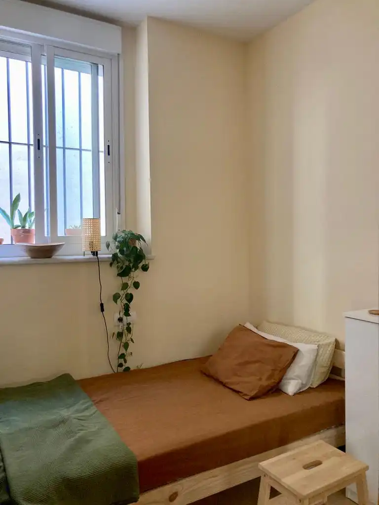 Habitació a Calle de Santa Clara, 2, San Lorenzo Dormitori de Dúplex per a compartir en Sevilla amb Aire condicionat, Calefacció i Jardí privat