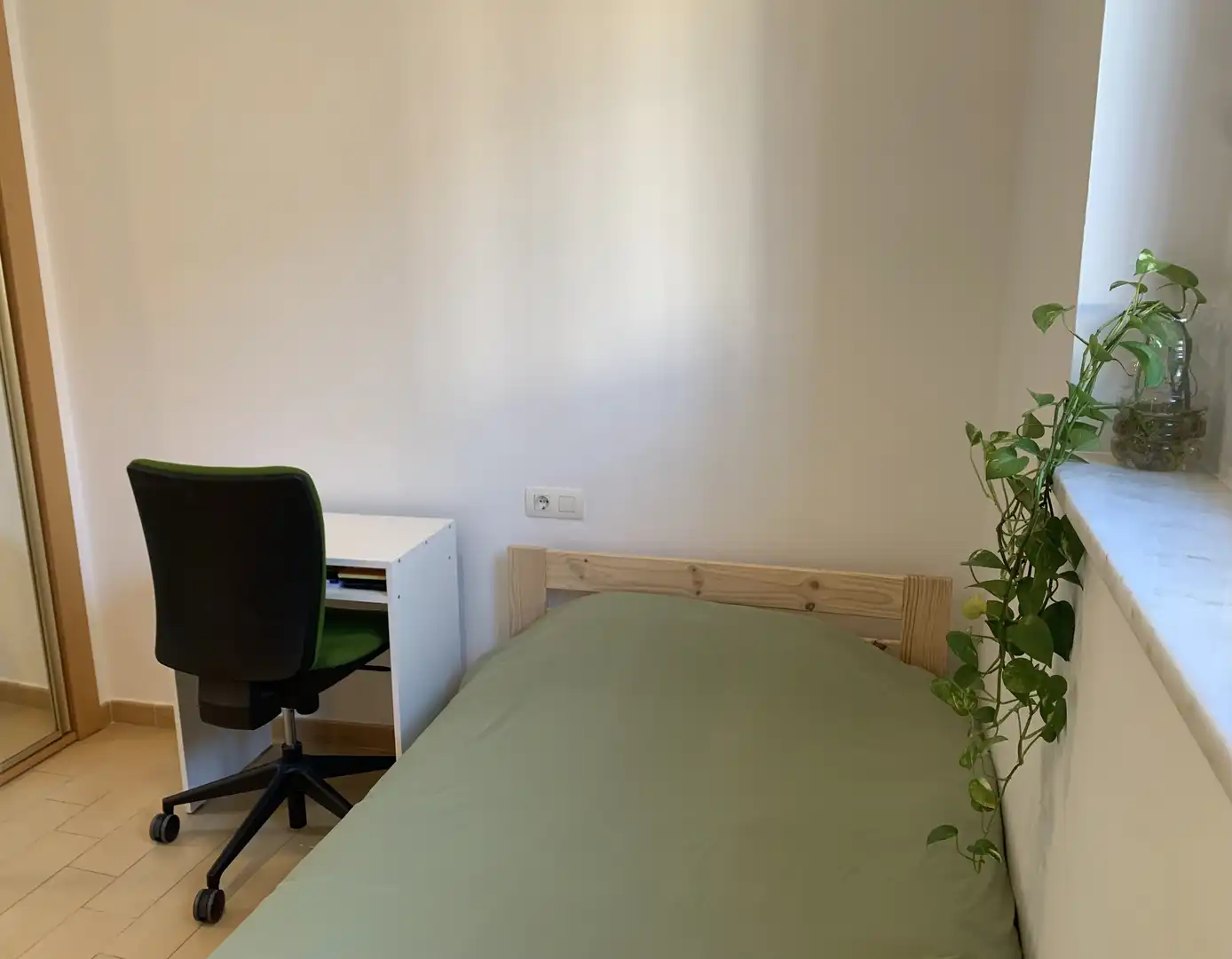 Habitació a Calle de Santa Clara, 2, San Lorenzo Dormitori de Dúplex per a compartir en Sevilla amb Aire condicionat, Calefacció i Jardí privat