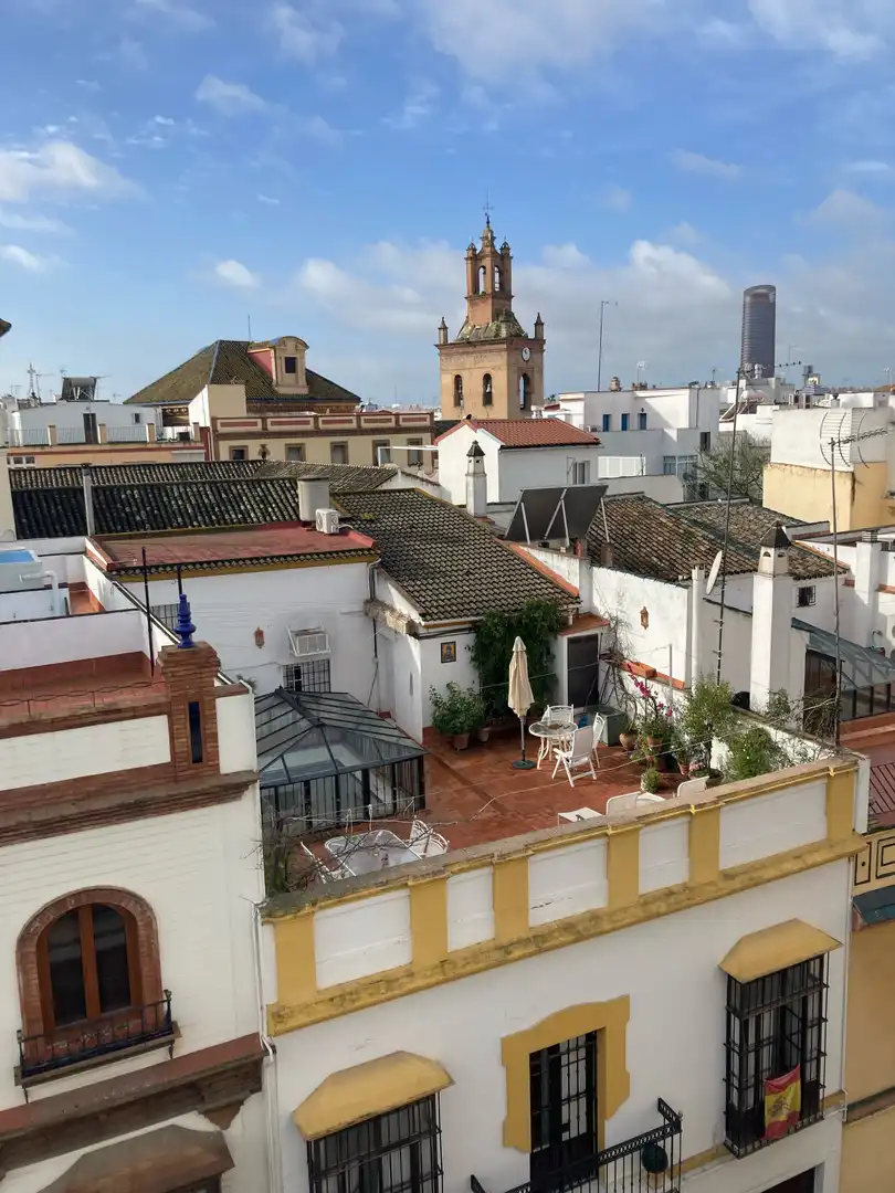 Habitació a Calle de Santa Clara, 2, San Lorenzo Vista exterior de Dúplex per a compartir en Sevilla amb Aire condicionat, Calefacció i Jardí privat