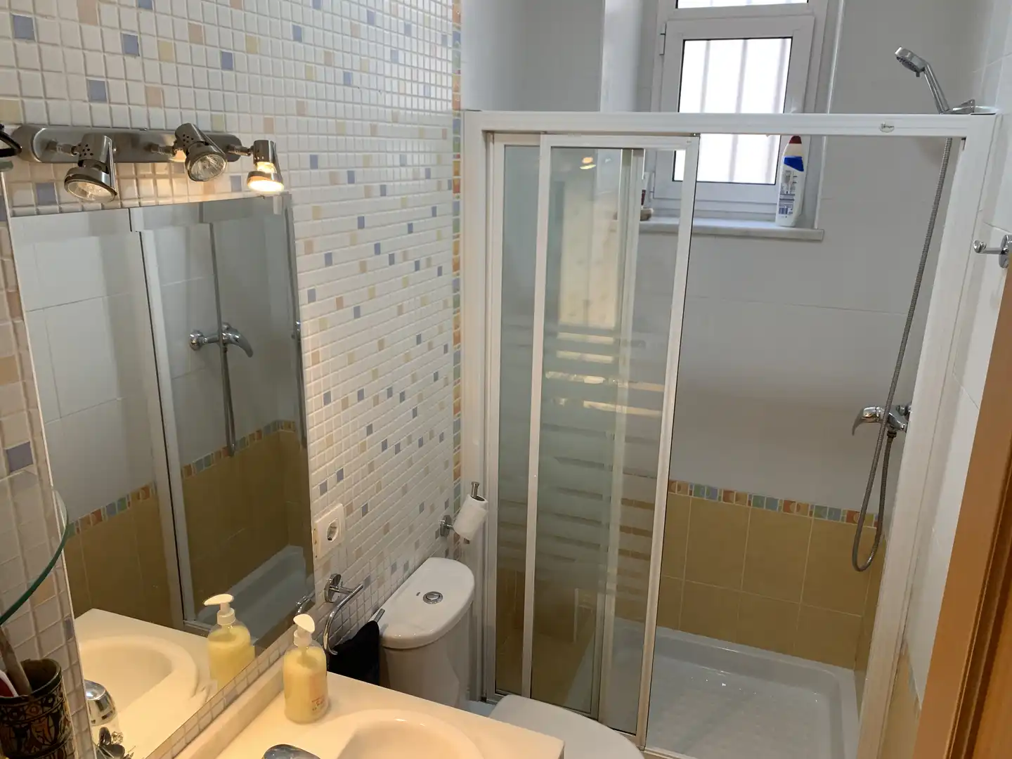 Habitació a Calle de Santa Clara, 2, San Lorenzo Bany de Dúplex per a compartir en Sevilla amb Aire condicionat, Calefacció i Jardí privat