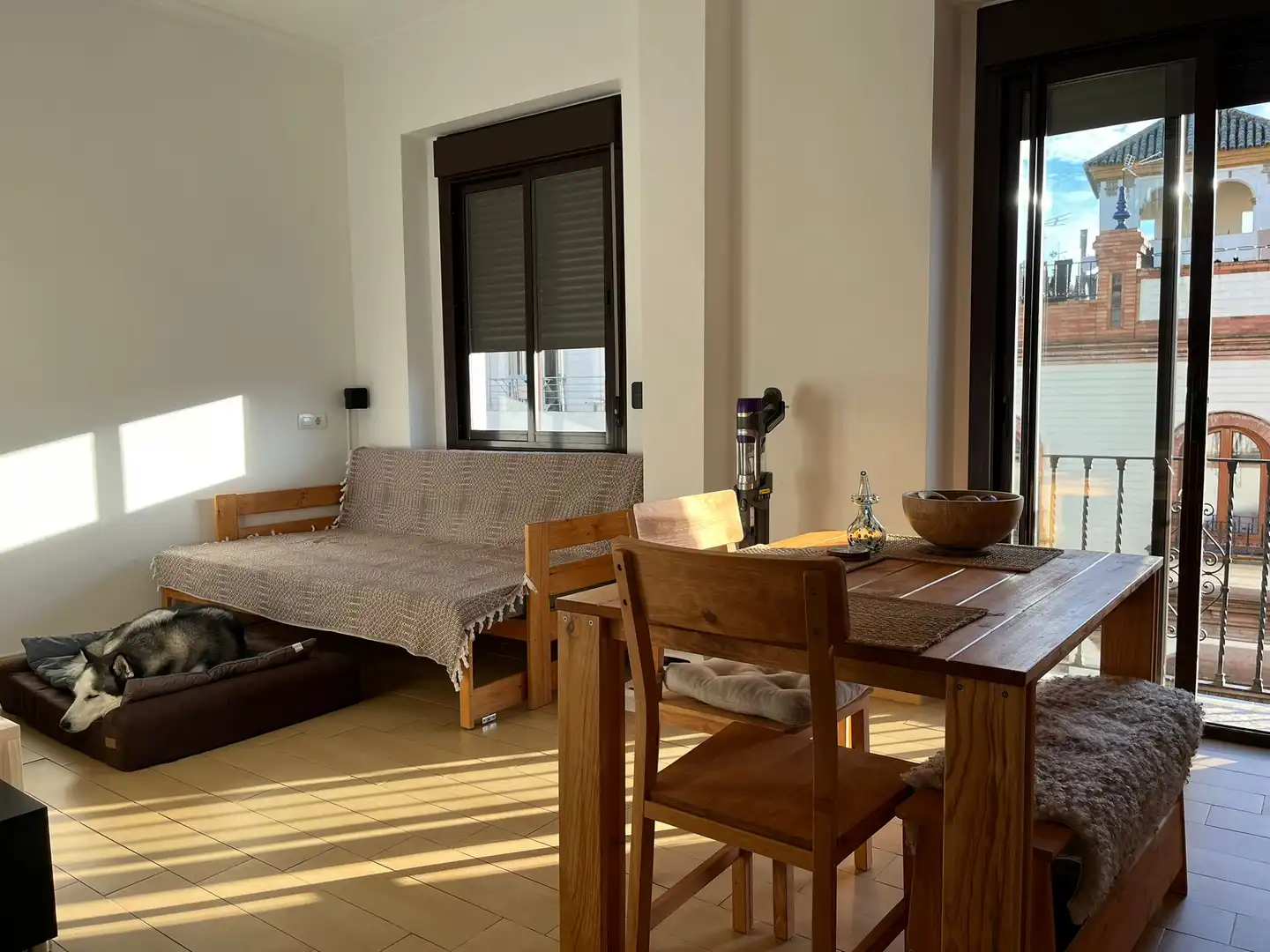 Habitació a Calle de Santa Clara, 2, San Lorenzo Sala d'estar de Dúplex per a compartir en Sevilla amb Aire condicionat, Calefacció i Jardí privat
