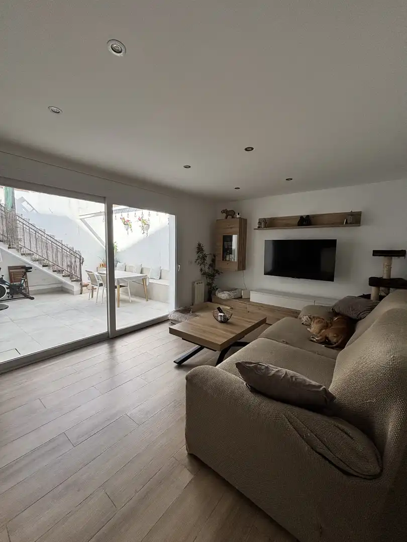 Planta baja en venta en Carrer Figueres, 18, Olot Sala de estar de Planta baja en venta en Olot con Calefacción, Parquet y Terraza