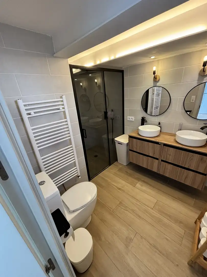 Planta baja en venta en Carrer Figueres, 18, Olot Baño de Planta baja en venta en Olot con Calefacción, Parquet y Terraza