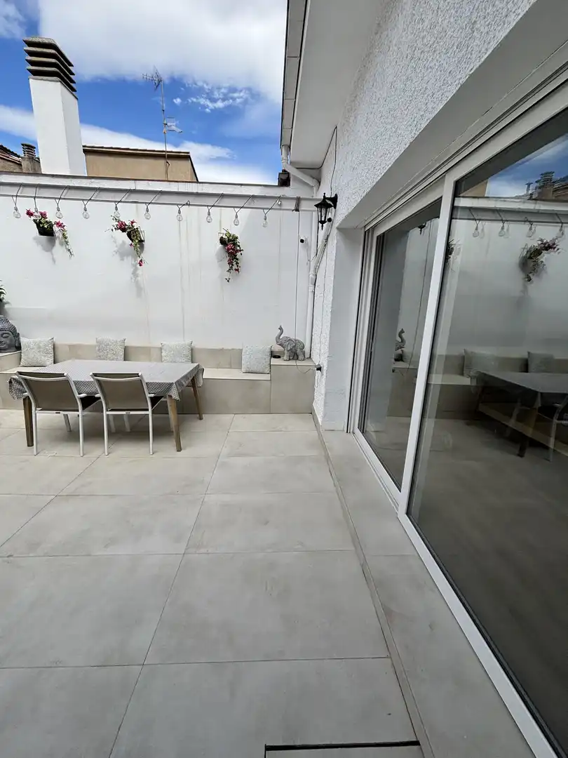 Planta baja en venta en Carrer Figueres, 18, Olot Terraza de Planta baja en venta en Olot con Calefacción, Parquet y Terraza