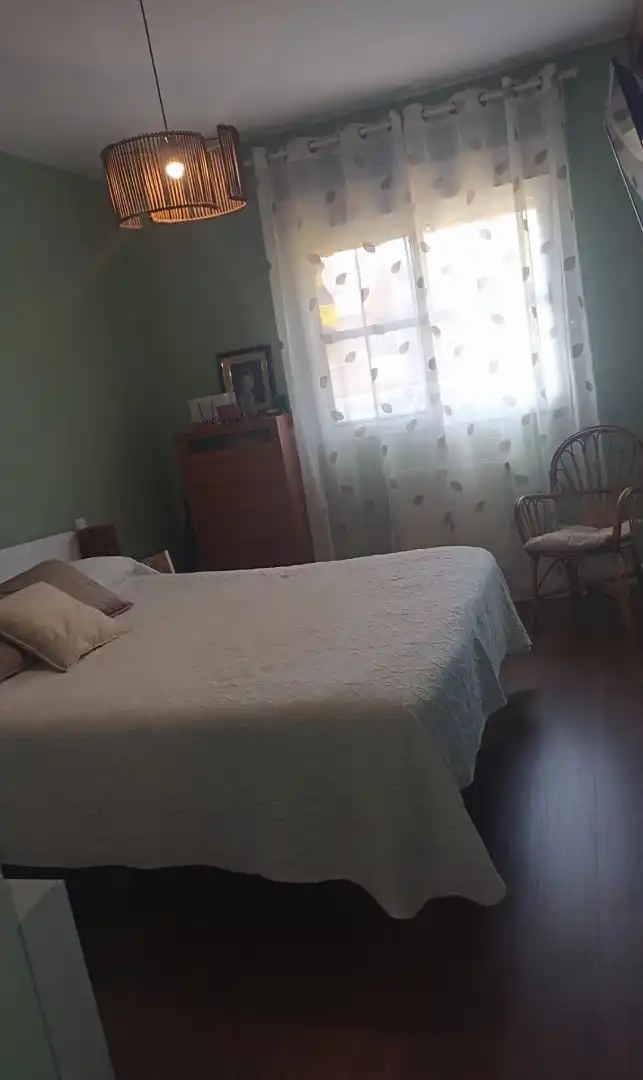 Casa o chalet en venta en Calle Giralda, 56, Los Hueros Habitación de Casa o chalet en venta en Villalbilla con Aire acondicionado, Terraza y Piscina