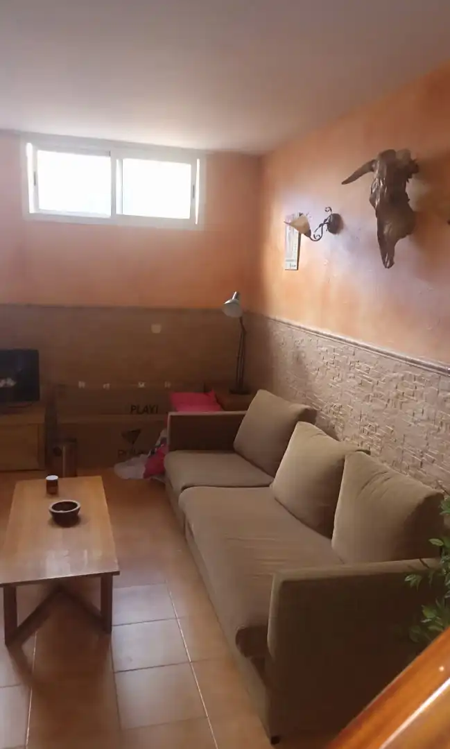 Casa o chalet en venta en Calle Giralda, 56, Los Hueros Sala de estar de Casa o chalet en venta en Villalbilla con Aire acondicionado, Terraza y Piscina