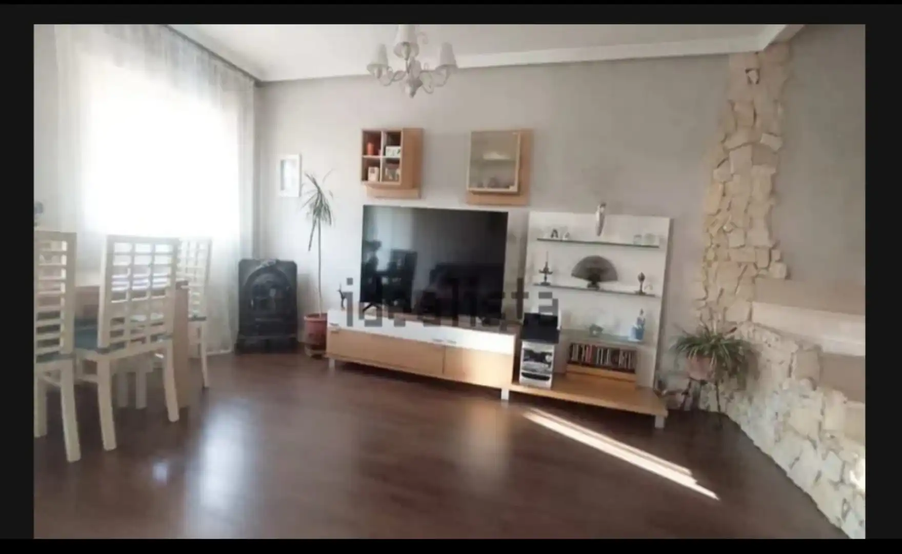 Casa o chalet en venta en Calle Giralda, 56, Los Hueros Sala de estar de Casa o chalet en venta en Villalbilla con Aire acondicionado, Terraza y Piscina